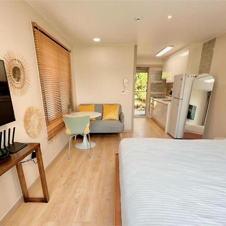 Living In Jeju Island Apartment Exterior photo