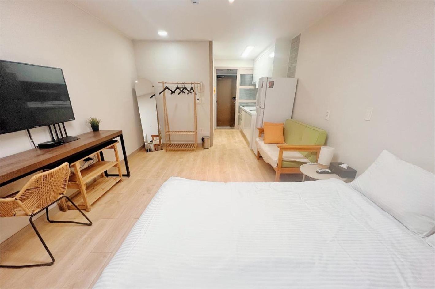 Living In Jeju Island Apartment Exterior photo