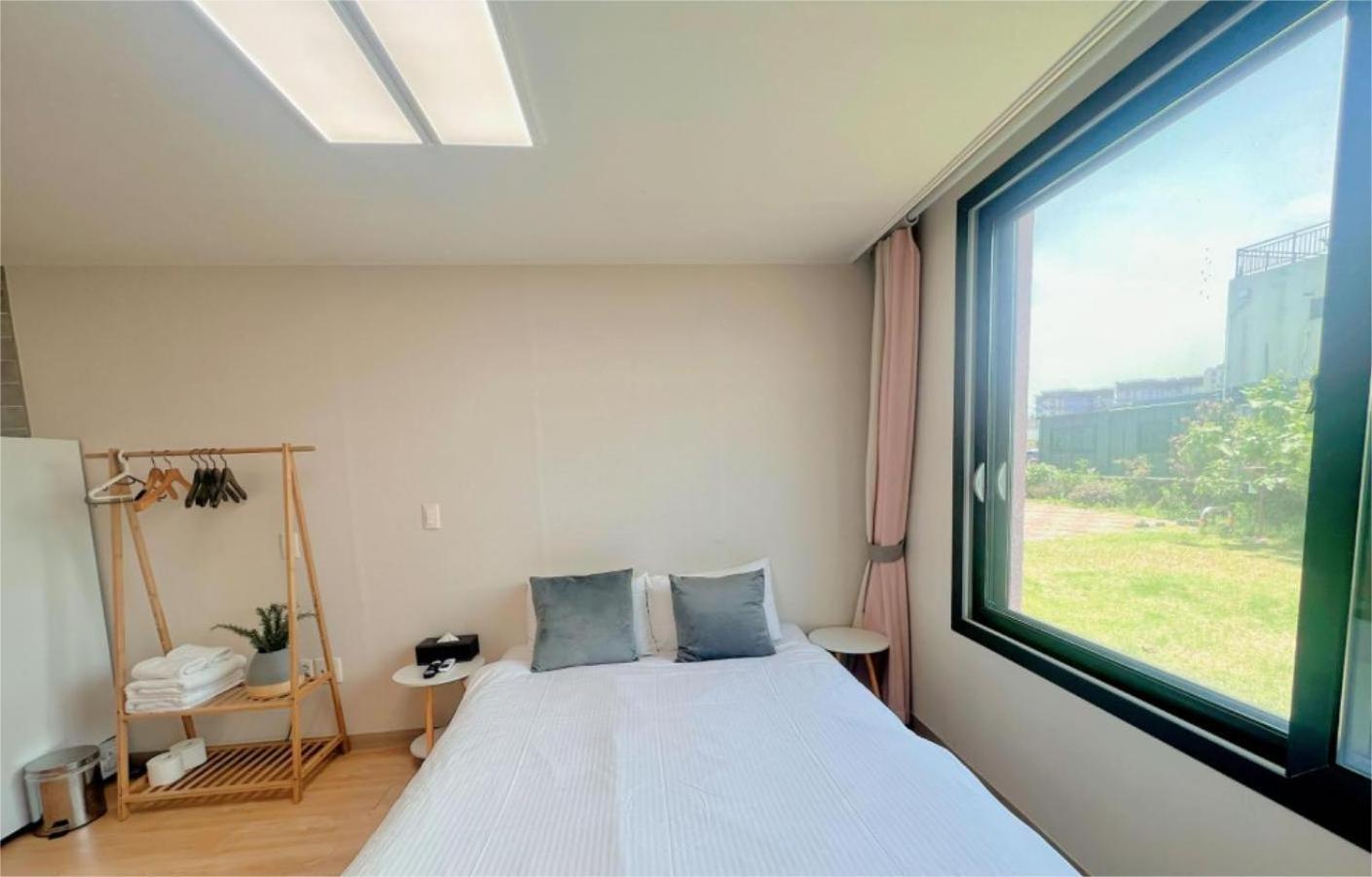 Living In Jeju Island Apartment Exterior photo