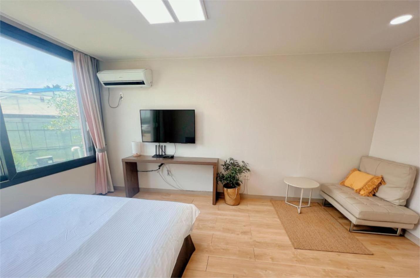 Living In Jeju Island Apartment Exterior photo