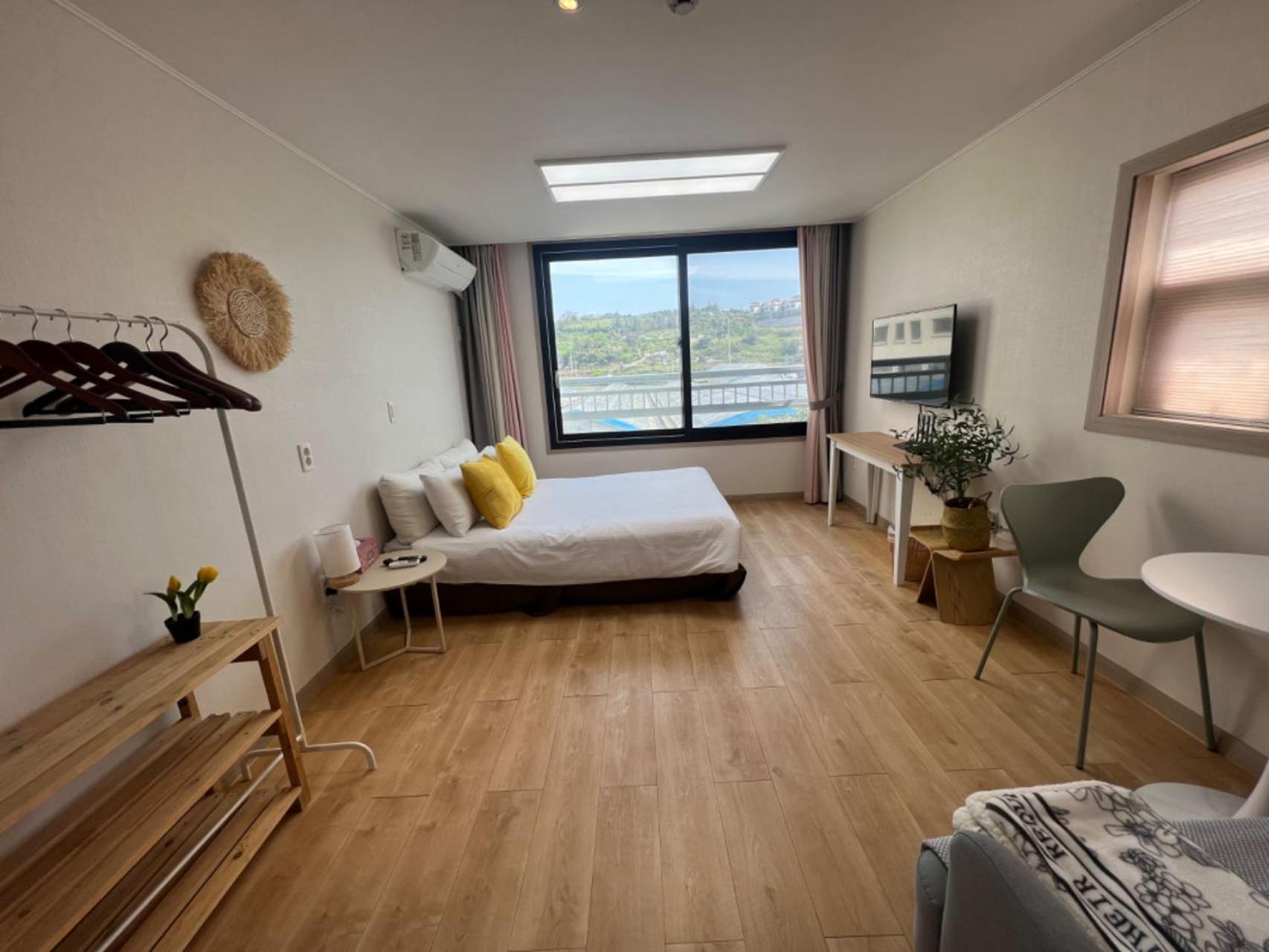 Living In Jeju Island Apartment Exterior photo