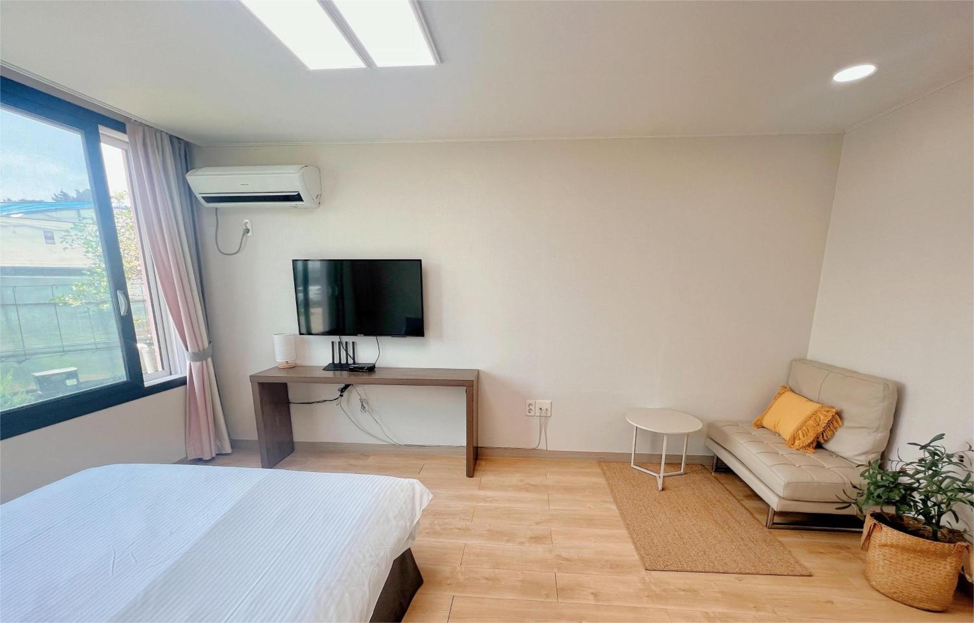 Living In Jeju Island Apartment Exterior photo