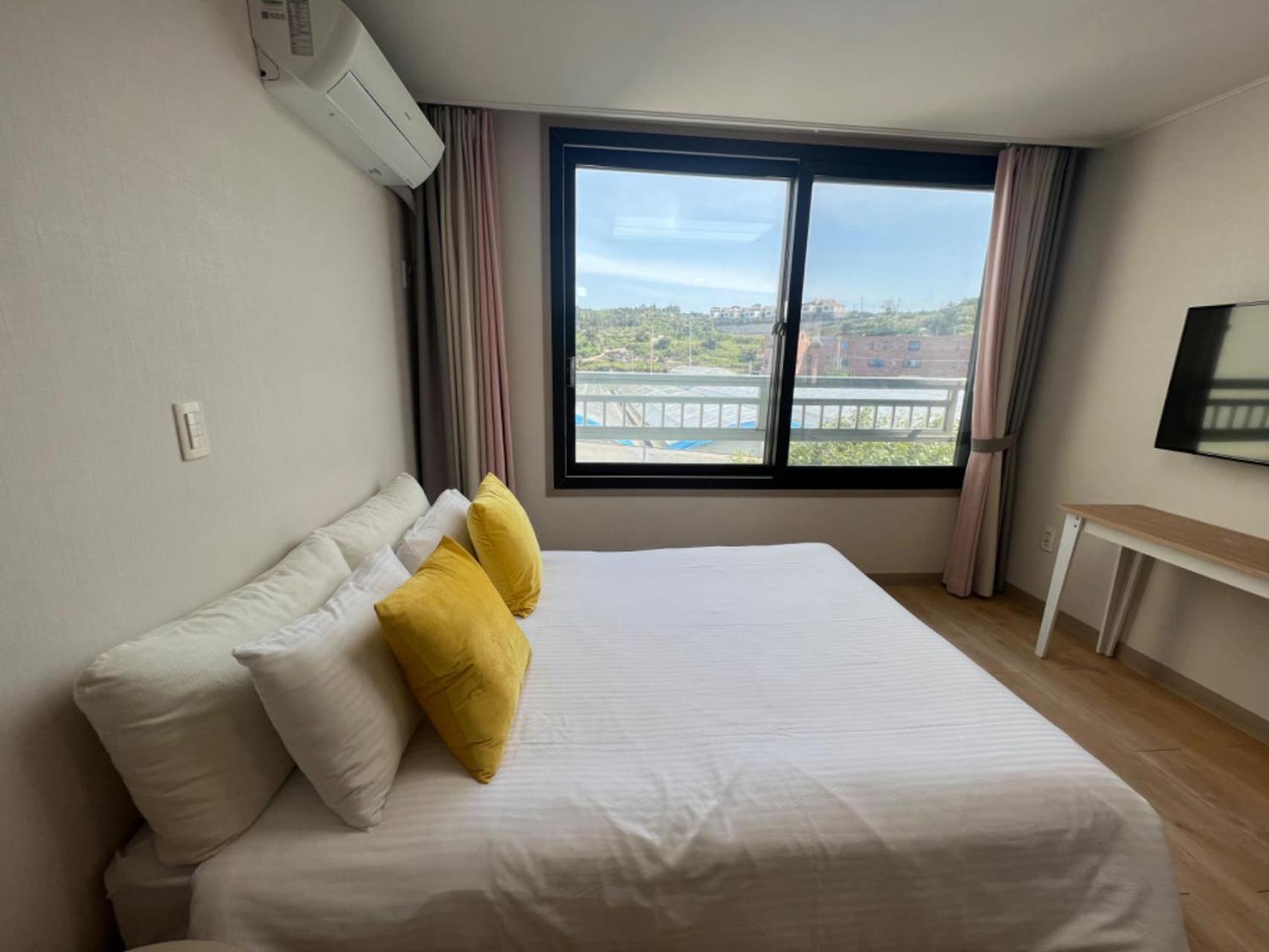 Living In Jeju Island Apartment Exterior photo